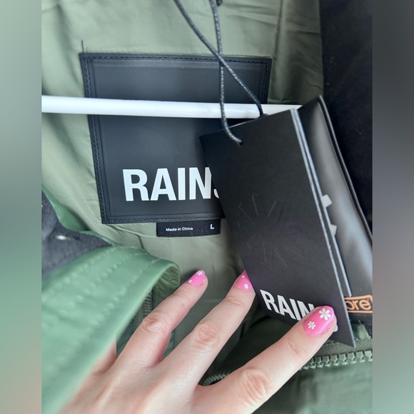 RAINS Boxy Puffer Vest - Waterproof, Insulated - Picture 3 of 5